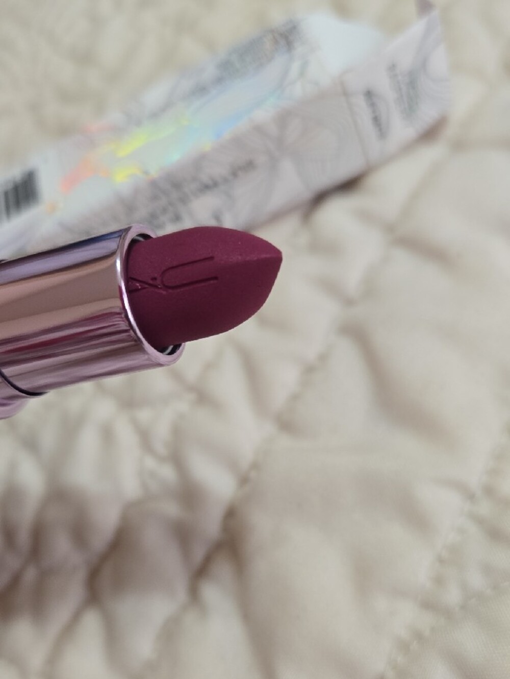 MAC Cosmetics Juiced Raspberry Silky Matte Lipstick in Iridescent White Case - Picture 8 of 9